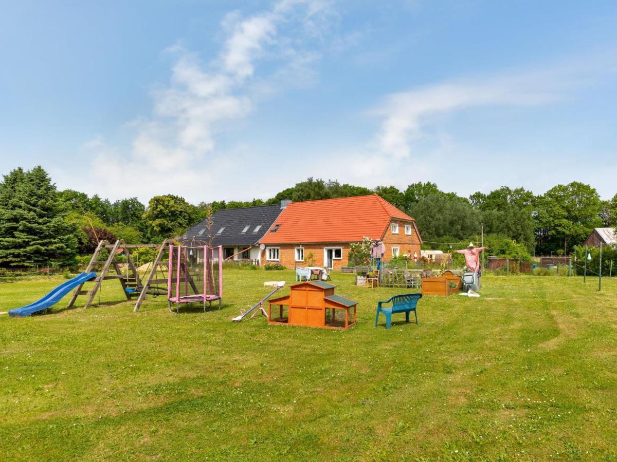 Snug Holiday Home In Divitz Spoldershagen Near Skydiving Exteriér fotografie